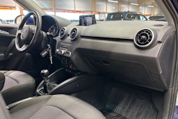 sininen Audi A1 2016 kuva 11.