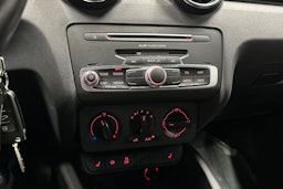 sininen Audi A1 2016 kuva 17.