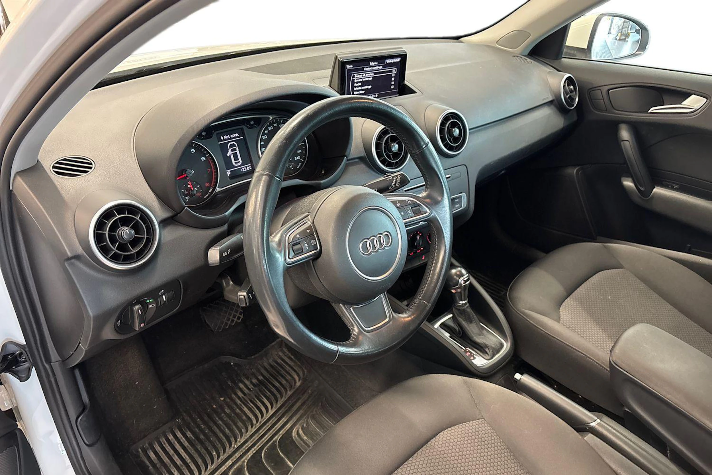 valkoinen Audi A1 2016 kuva 3.