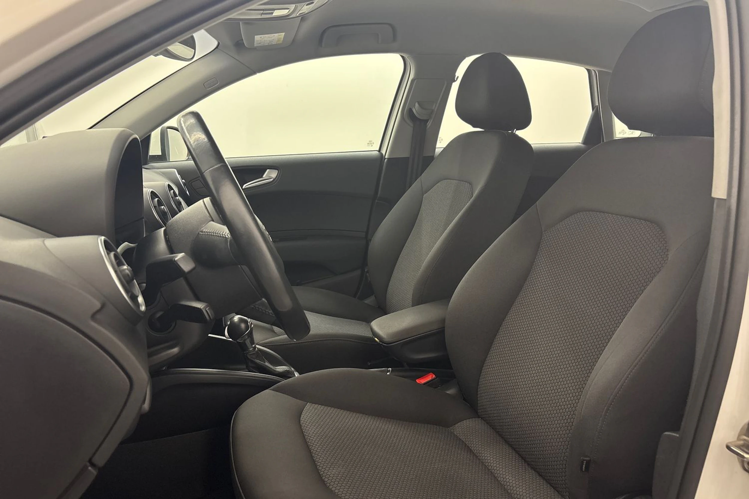 valkoinen Audi A1 2016 kuva 11.