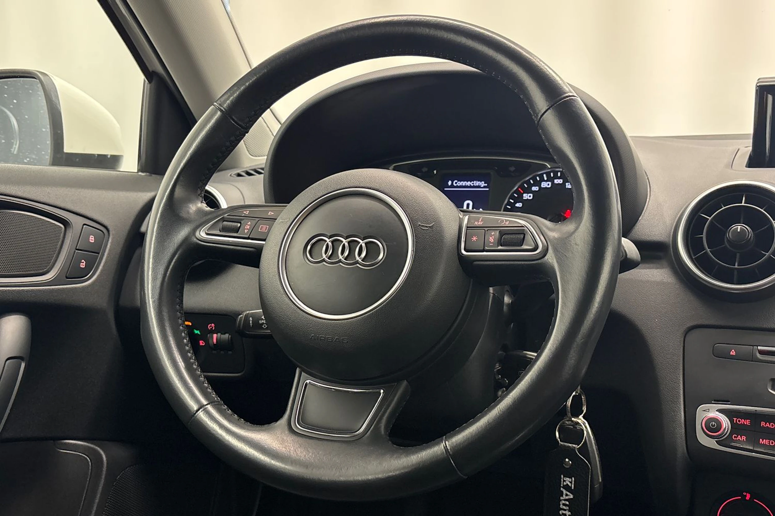 valkoinen Audi A1 2016 kuva 12.
