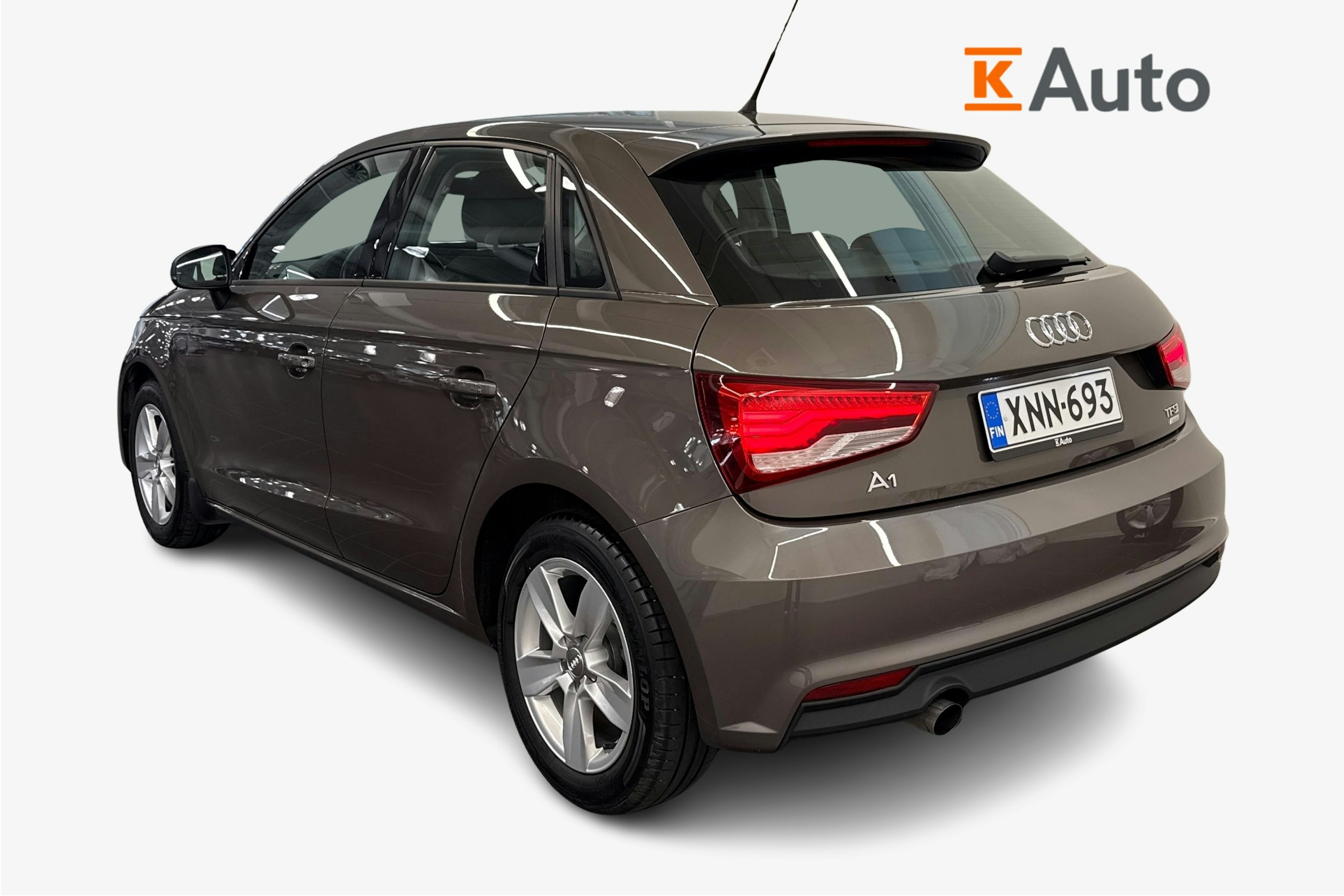ruskea (beige) Audi A1 2016 kuva 2.