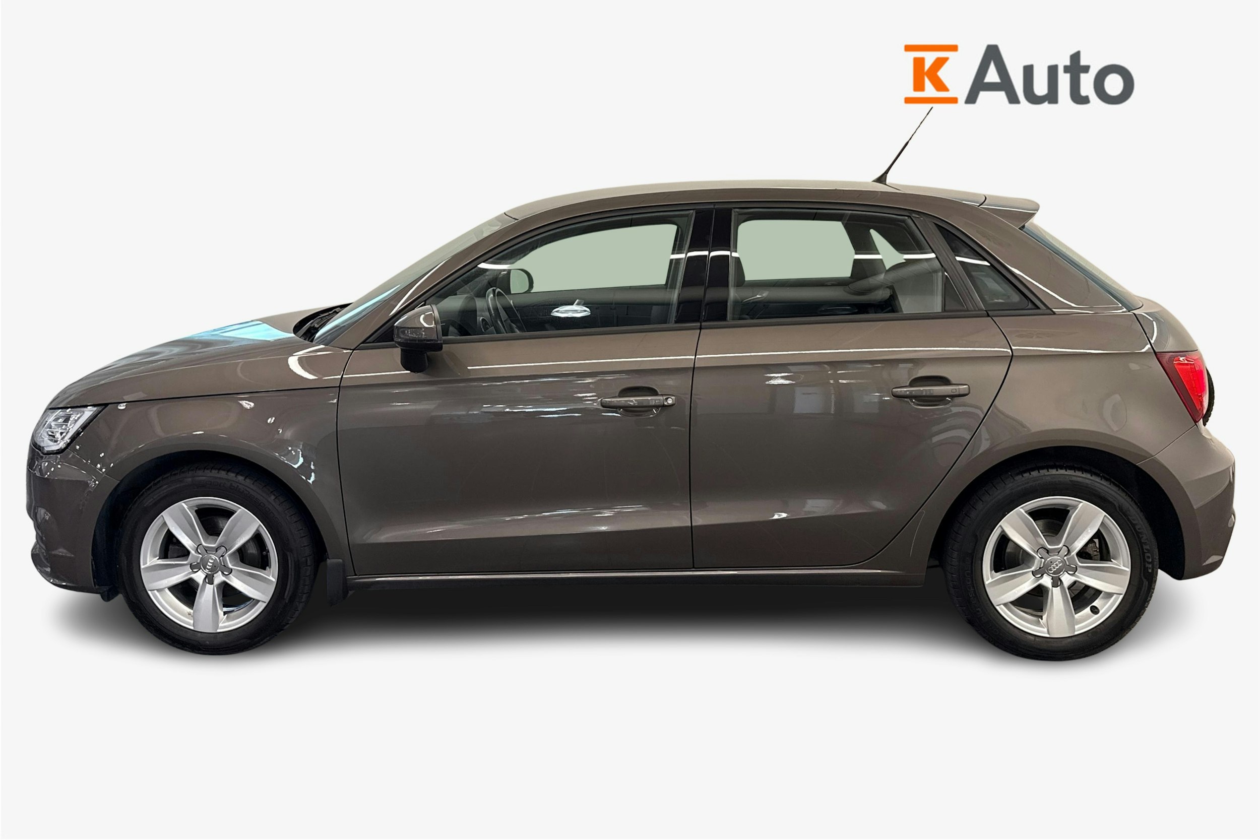 ruskea (beige) Audi A1 2016 kuva 5.