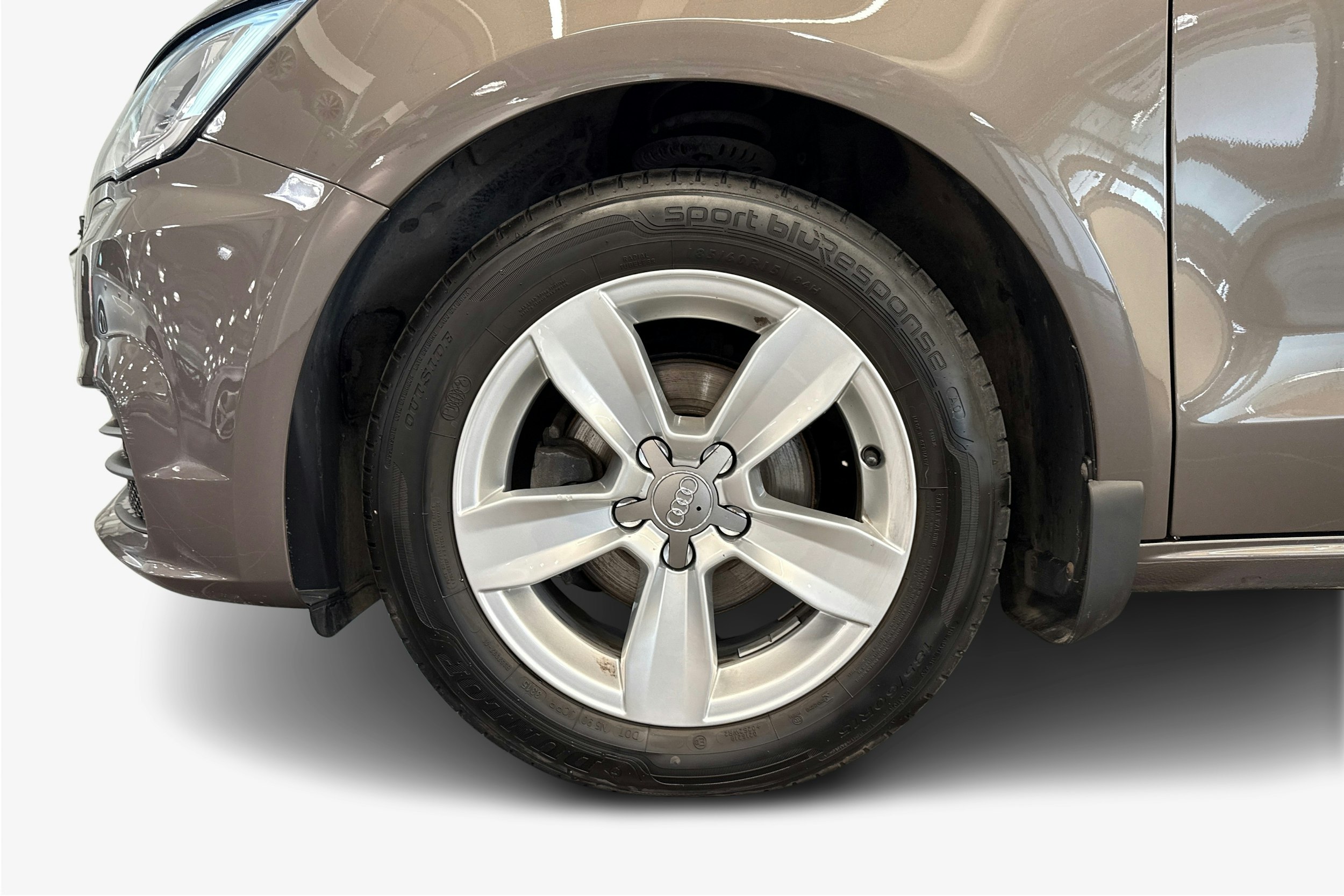 ruskea (beige) Audi A1 2016 kuva 9.