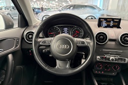 ruskea (beige) Audi A1 2016 kuva 13.