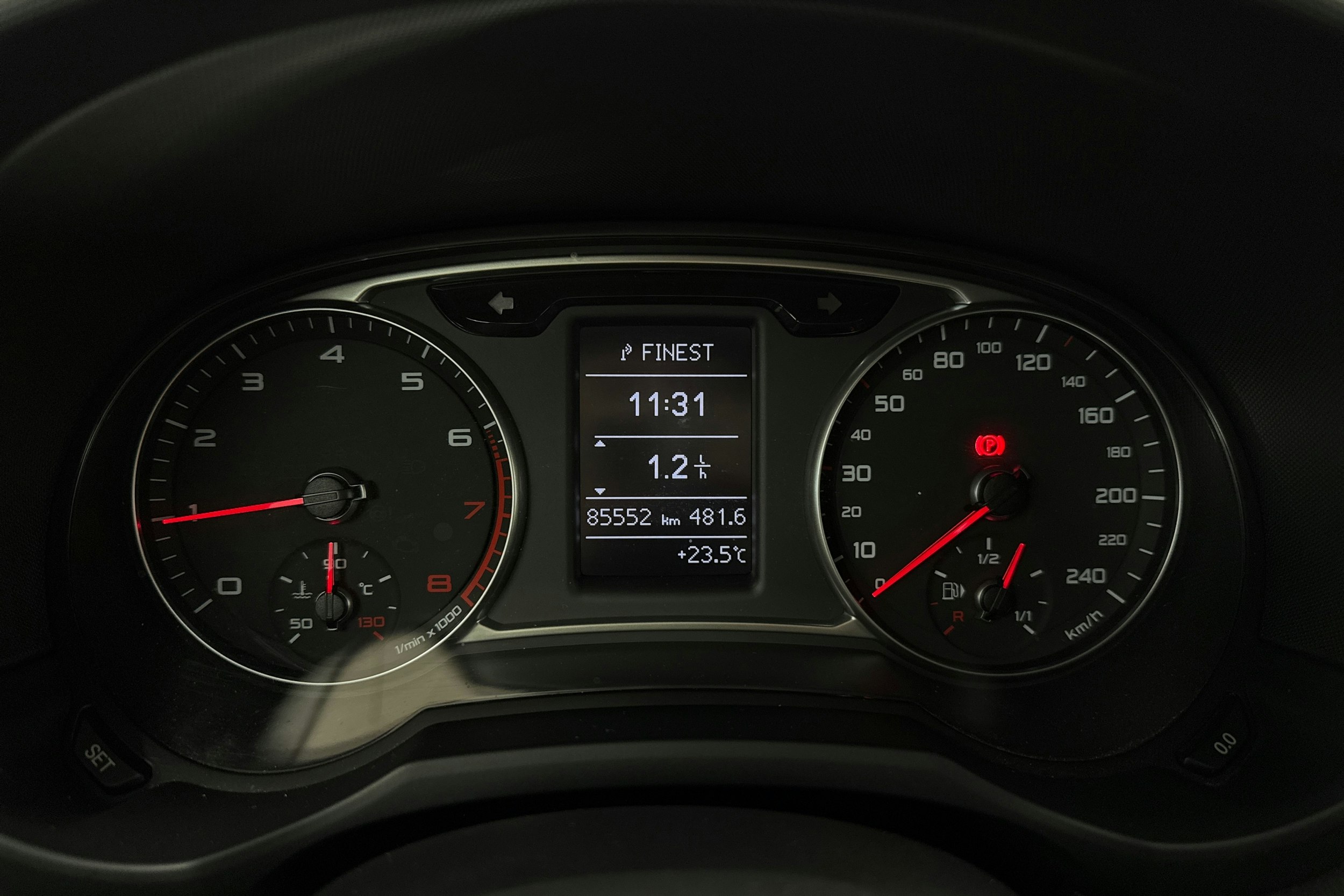 ruskea (beige) Audi A1 2016 kuva 14.