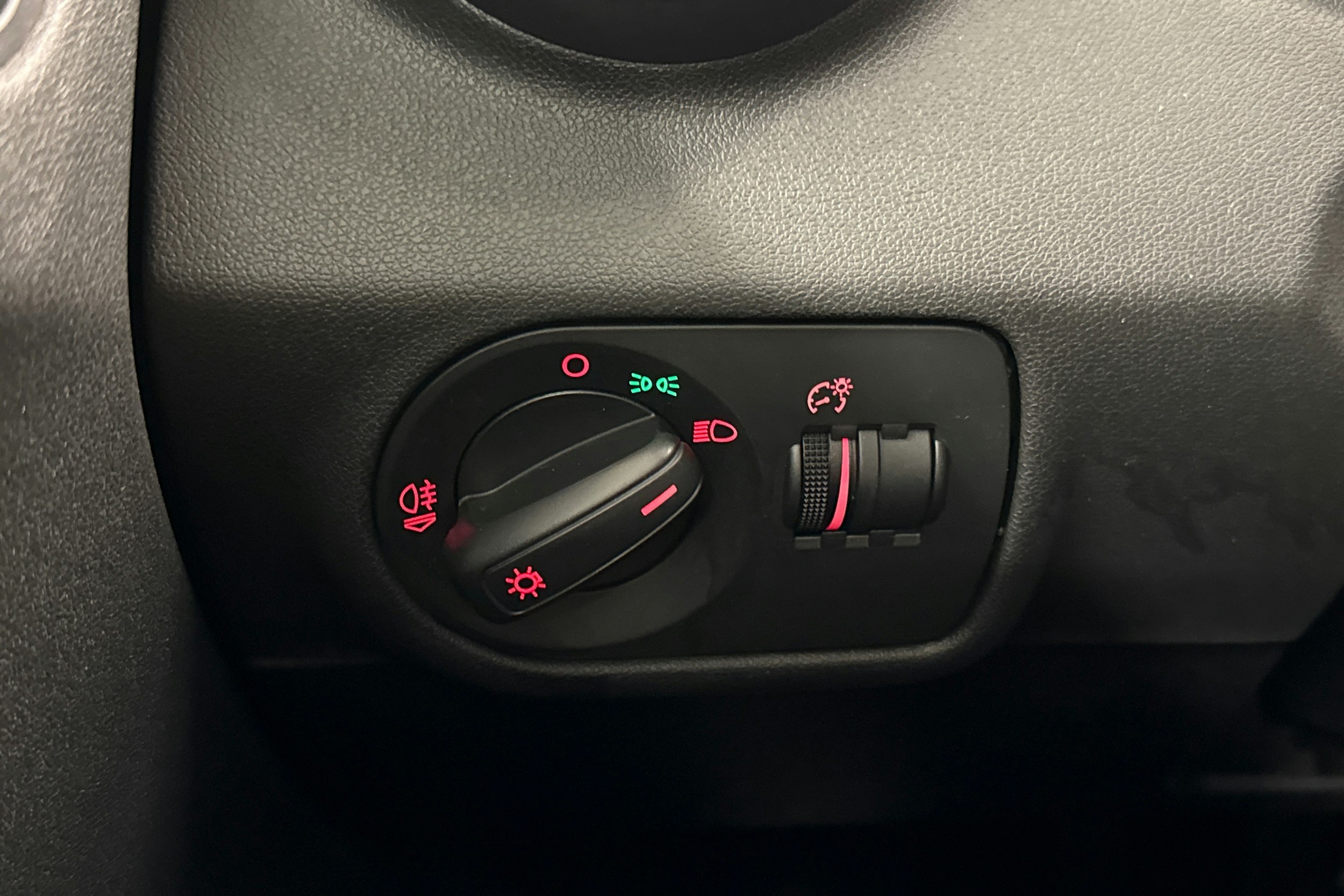 ruskea (beige) Audi A1 2016 kuva 18.
