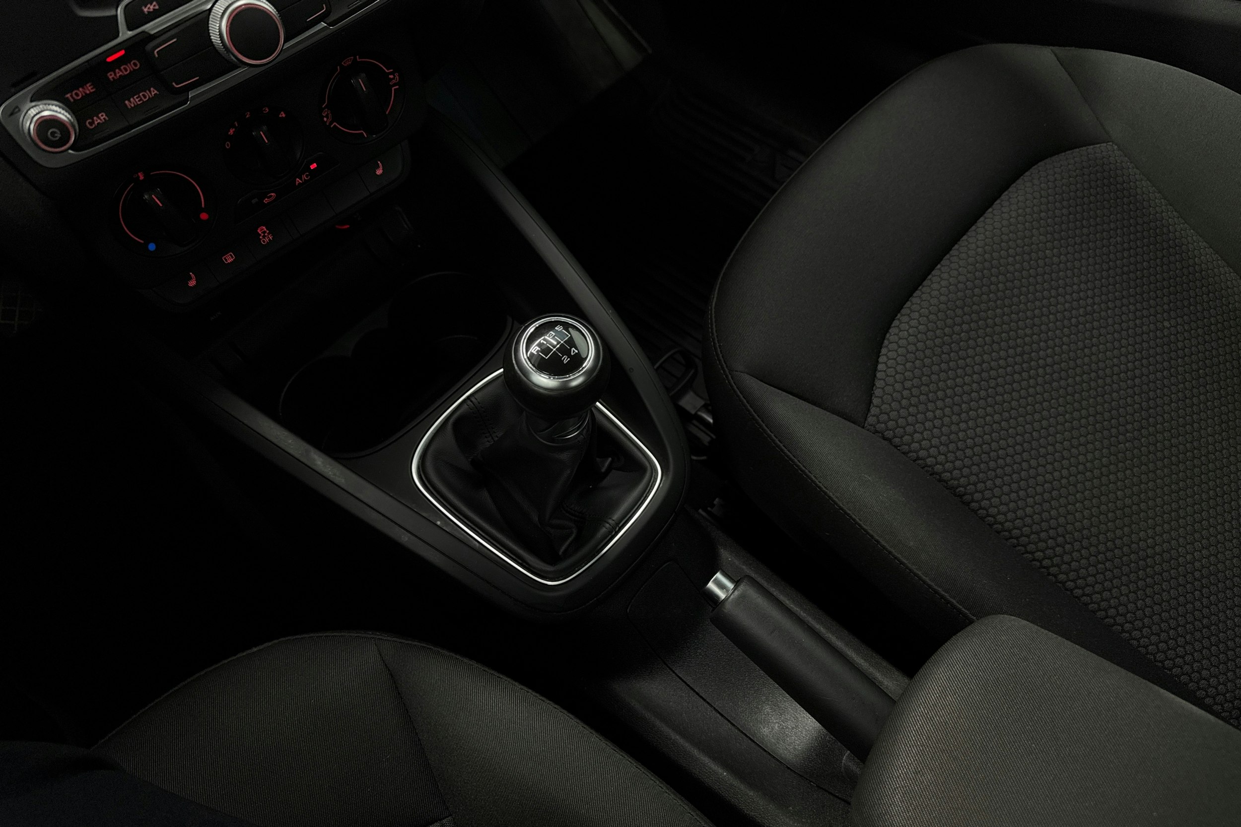 ruskea (beige) Audi A1 2016 kuva 20.