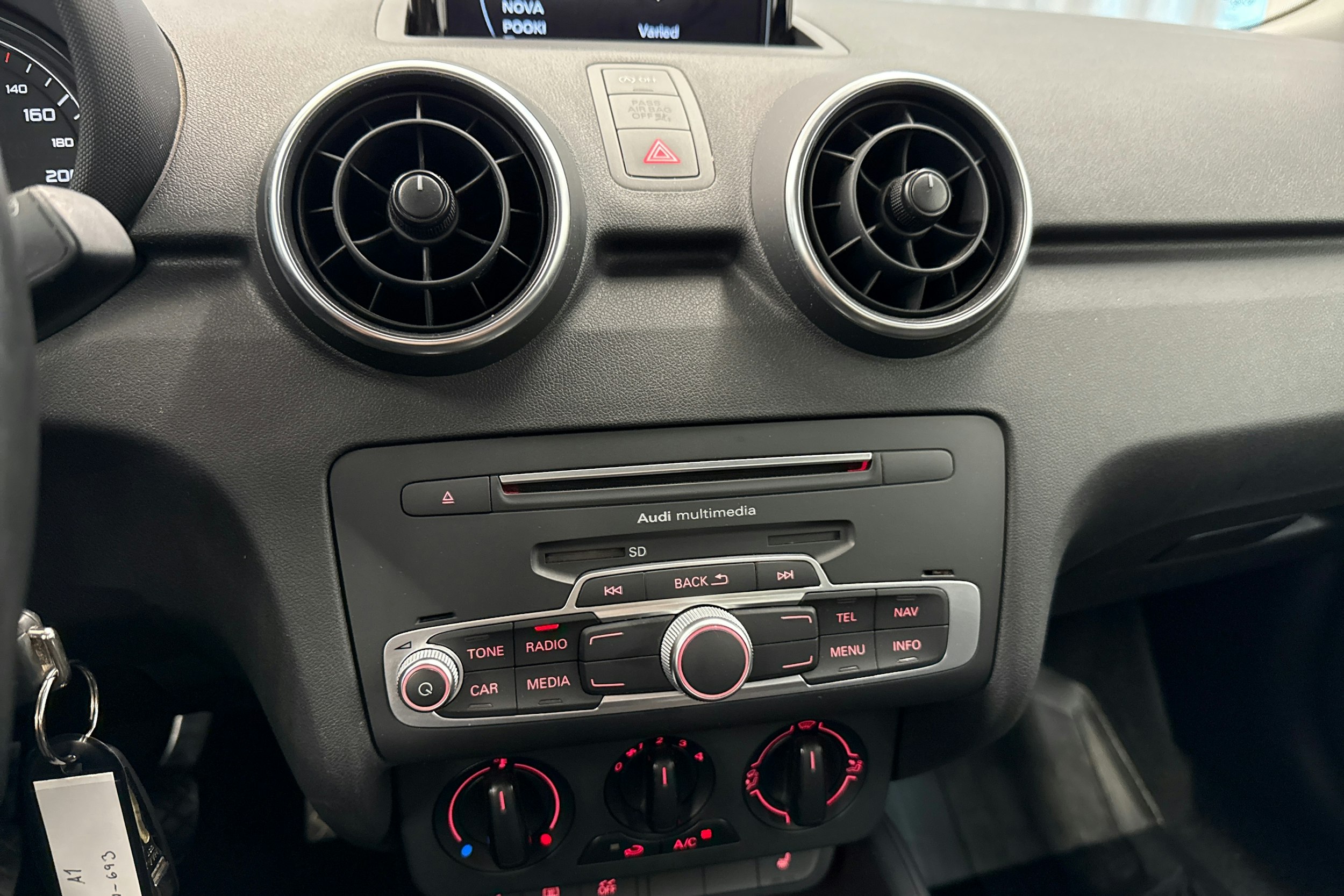 ruskea (beige) Audi A1 2016 kuva 22.