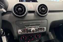 ruskea (beige) Audi A1 2016 kuva 22.