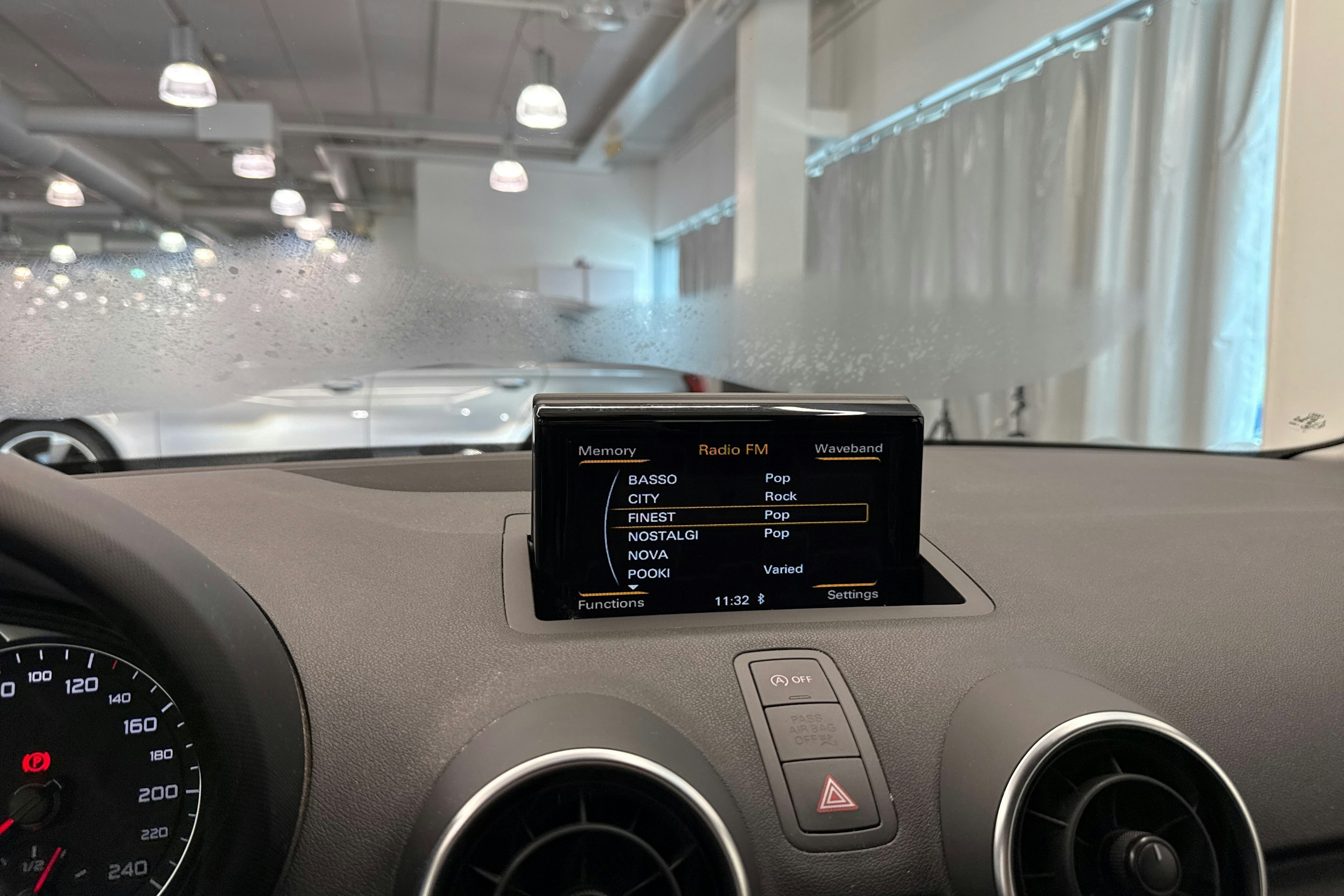 ruskea (beige) Audi A1 2016 kuva 23.