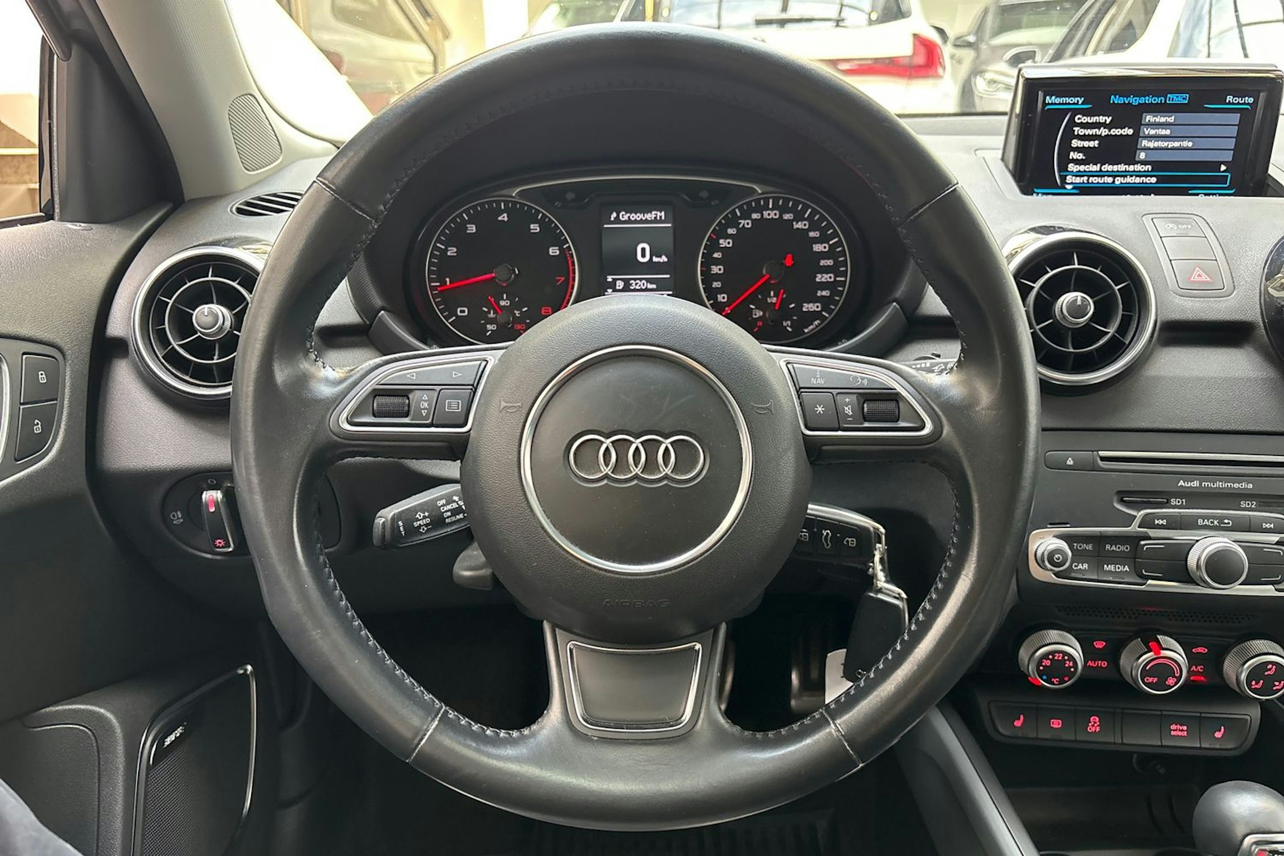 met. harmaa Audi A1 2018 kuva 17.