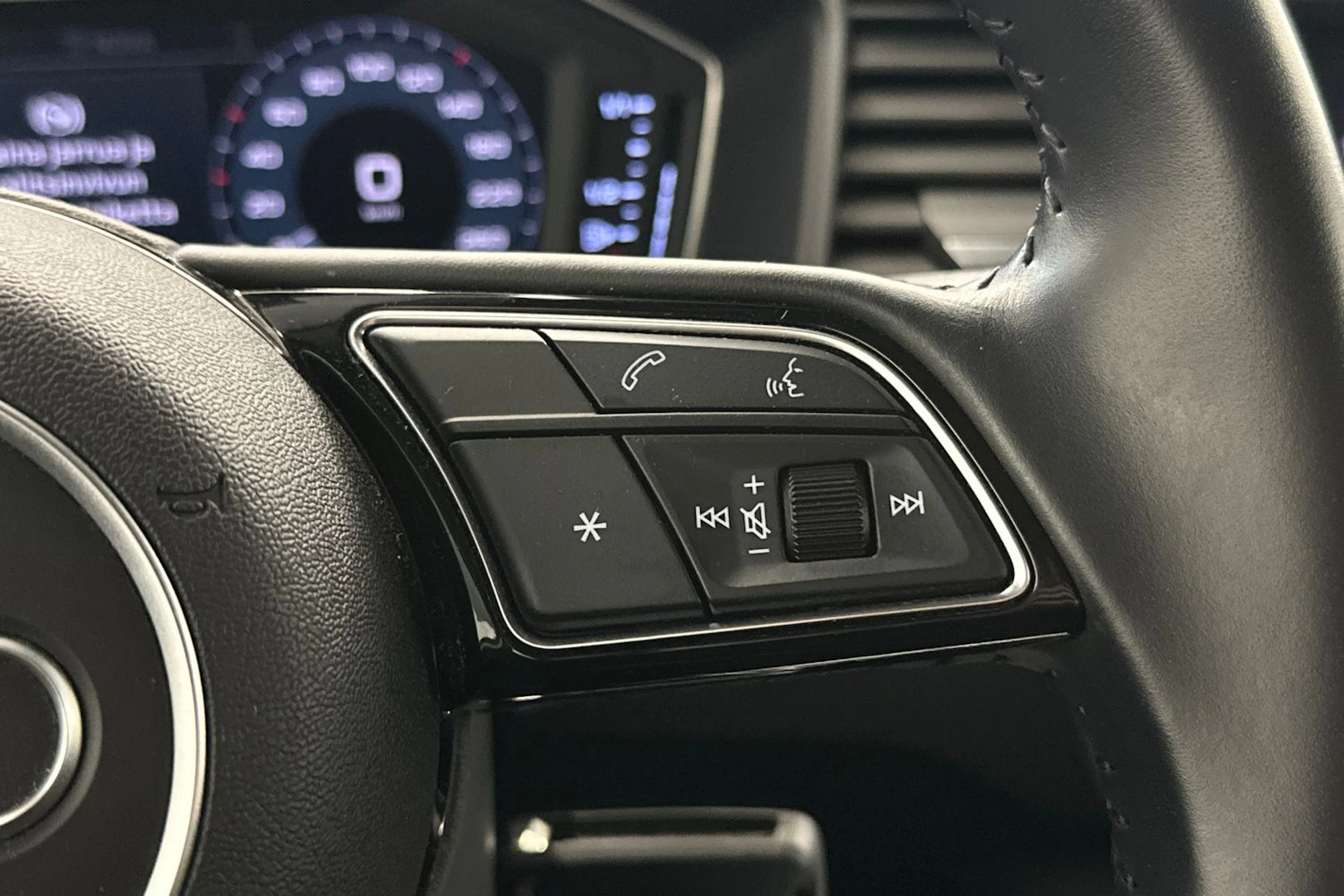 punainen Audi A1 2019 kuva 13.