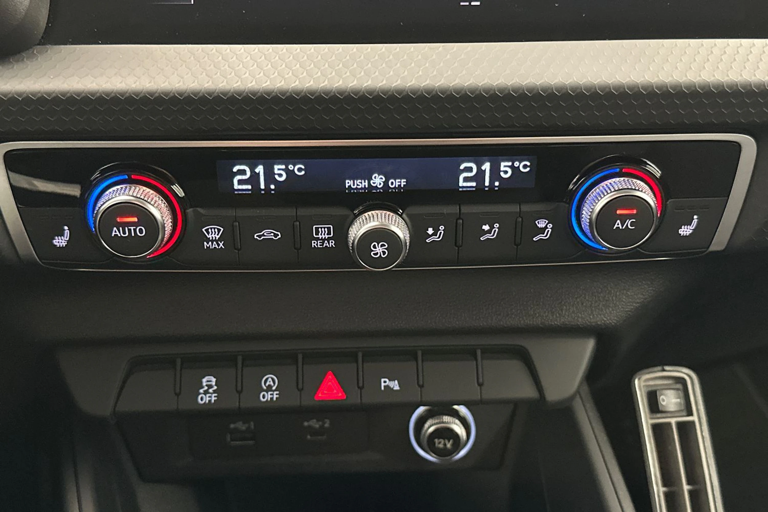 punainen Audi A1 2019 kuva 18.