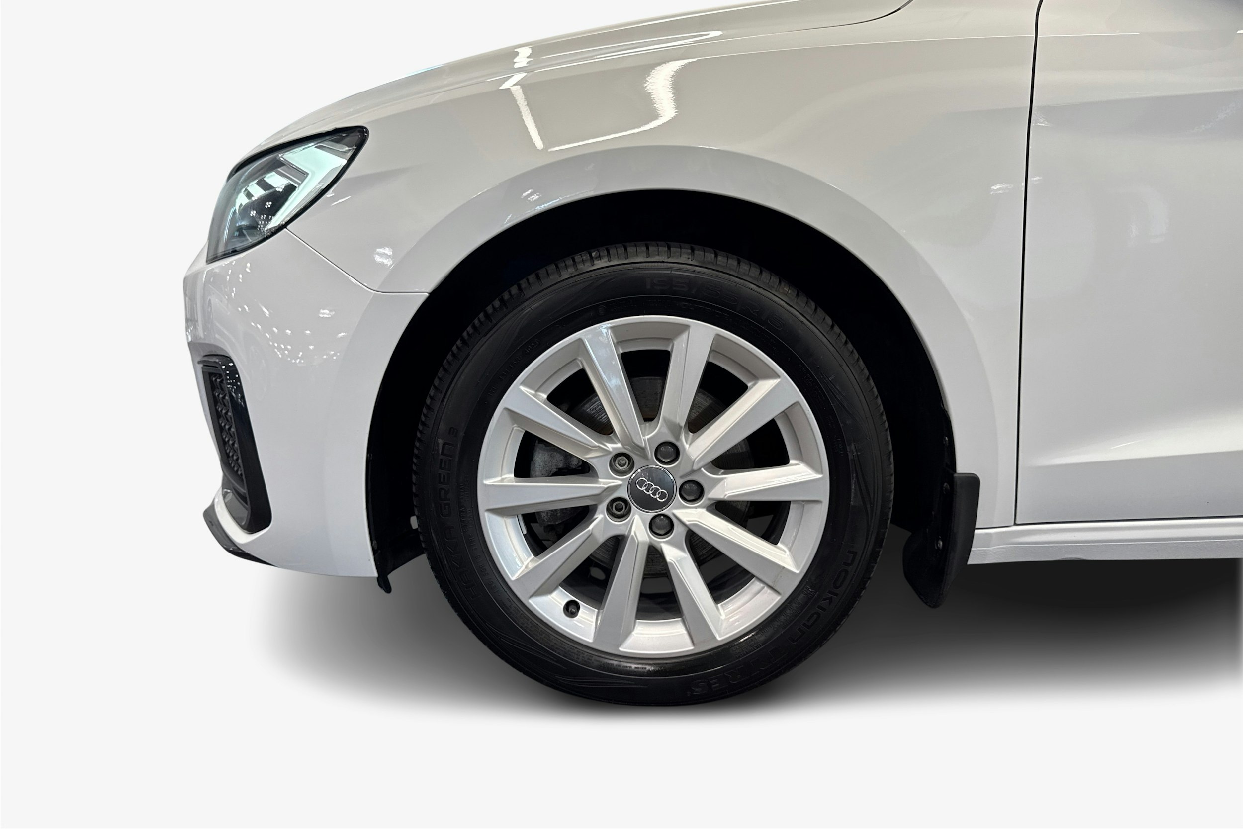 valkoinen Audi A1 2019 kuva 11.