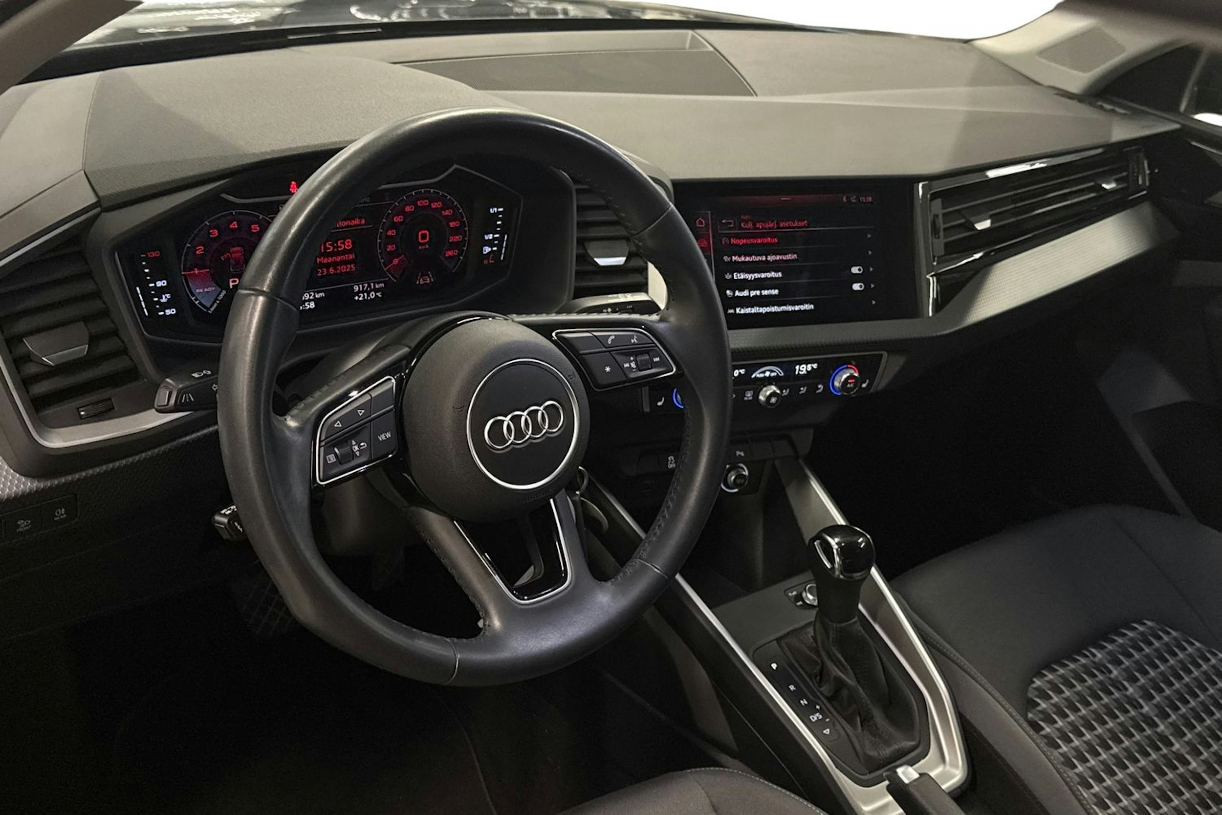 Harmaa Audi A1 2019 kuva 7.