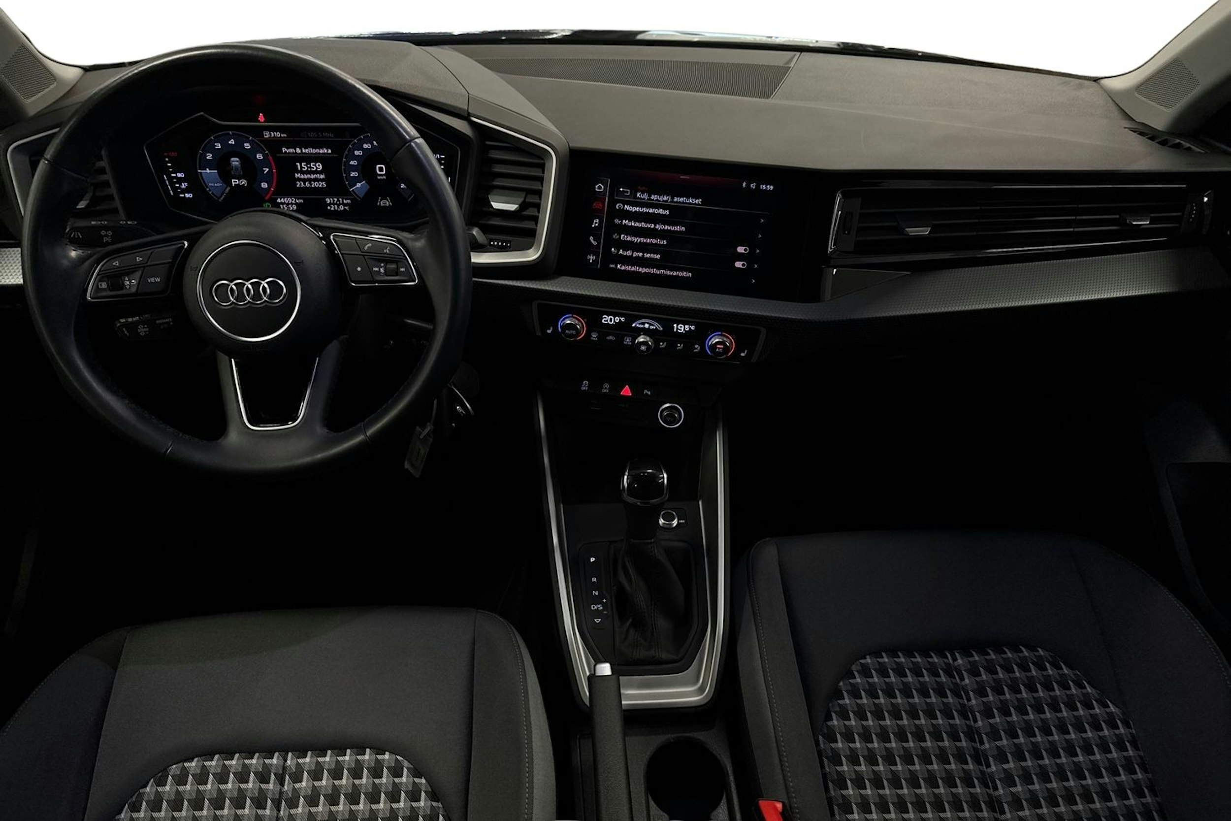 Harmaa Audi A1 2019 kuva 9.