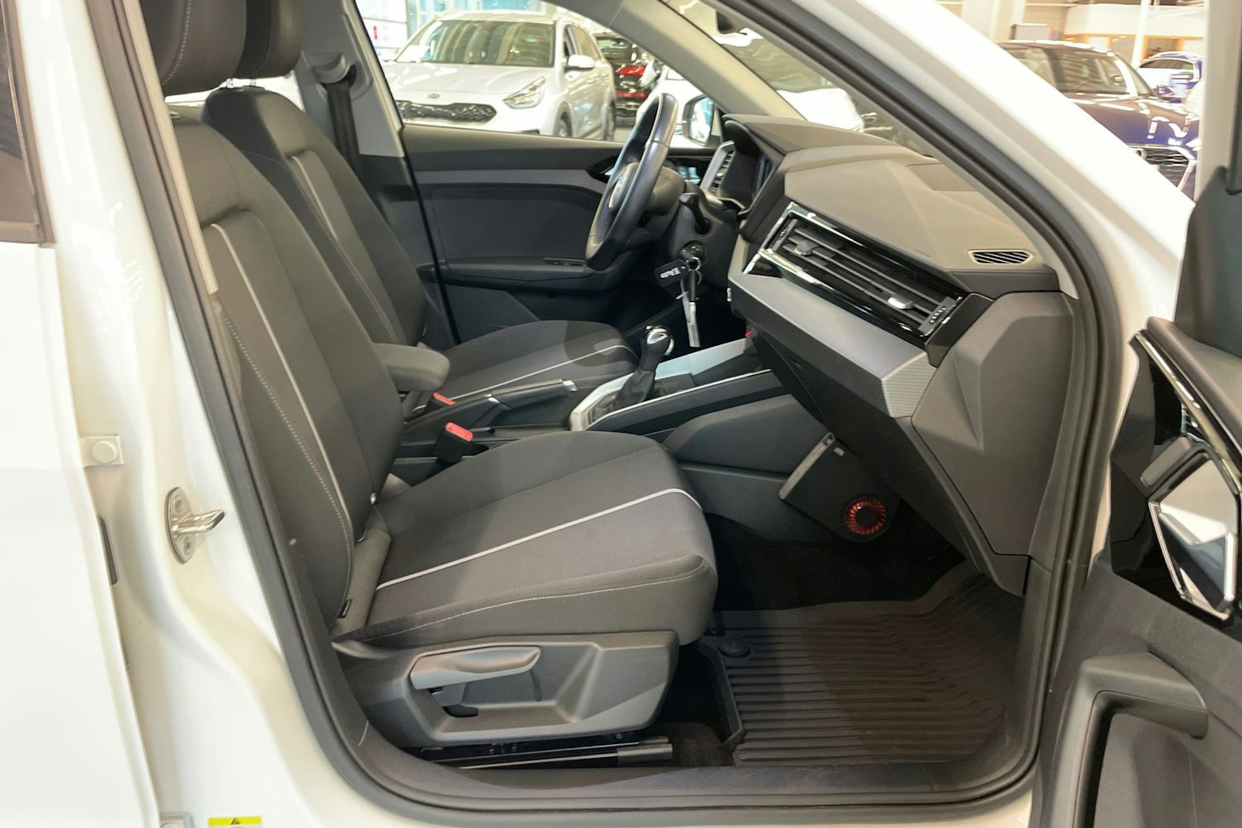 Valkoinen Audi A1 2020 kuva 24.