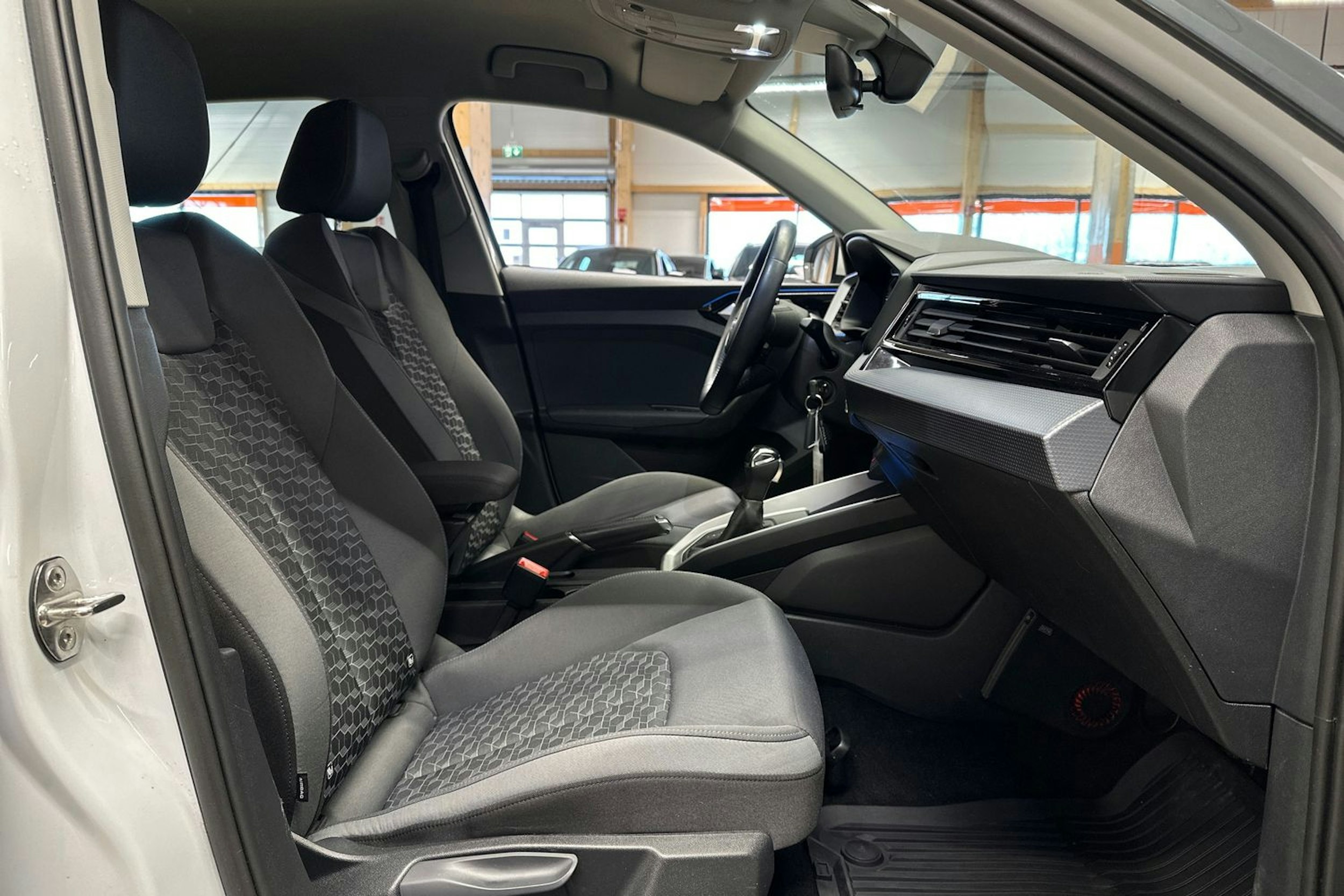 Valkoinen Audi A1 2020 kuva 14.