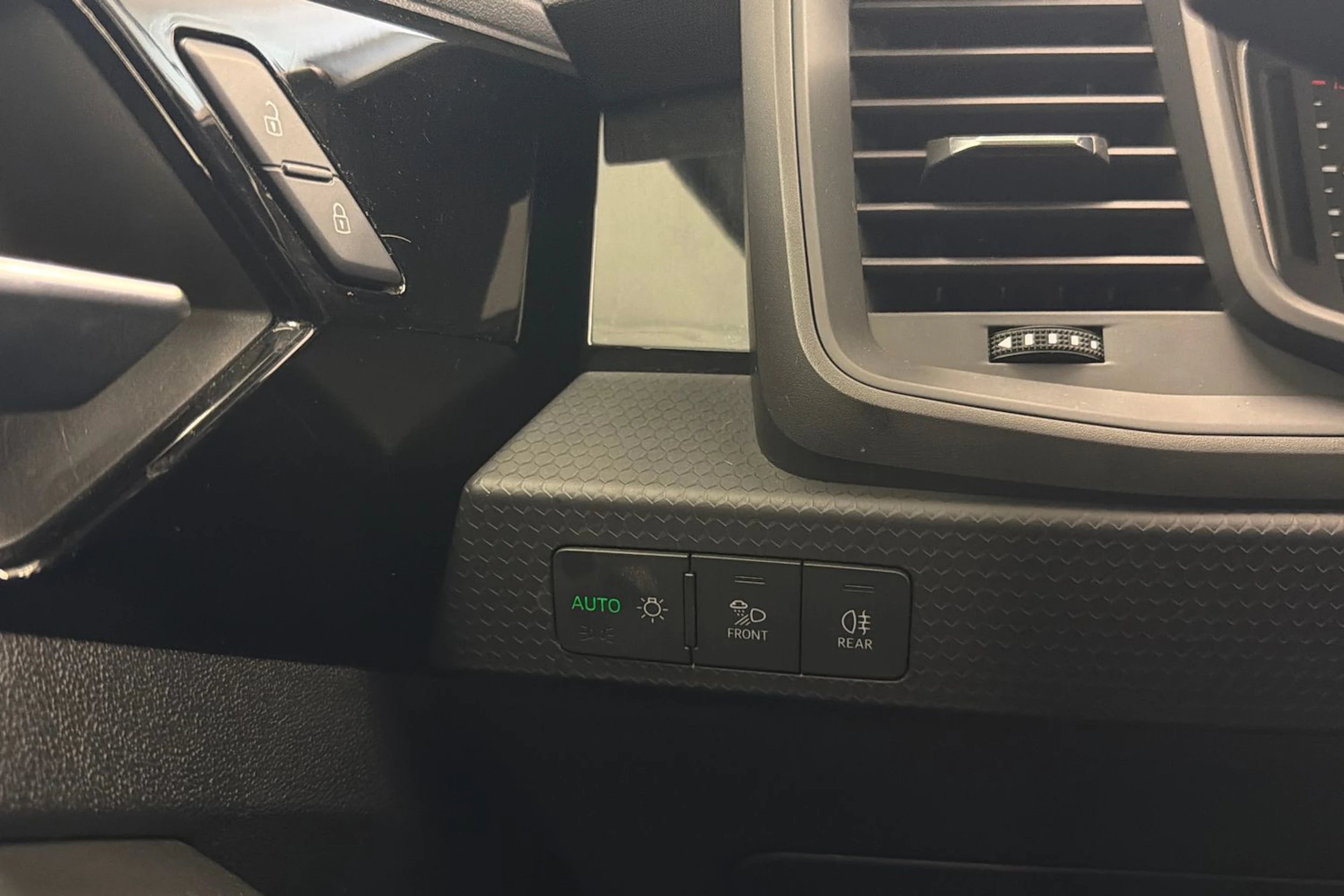 valkoinen Audi A1 2020 kuva 15.