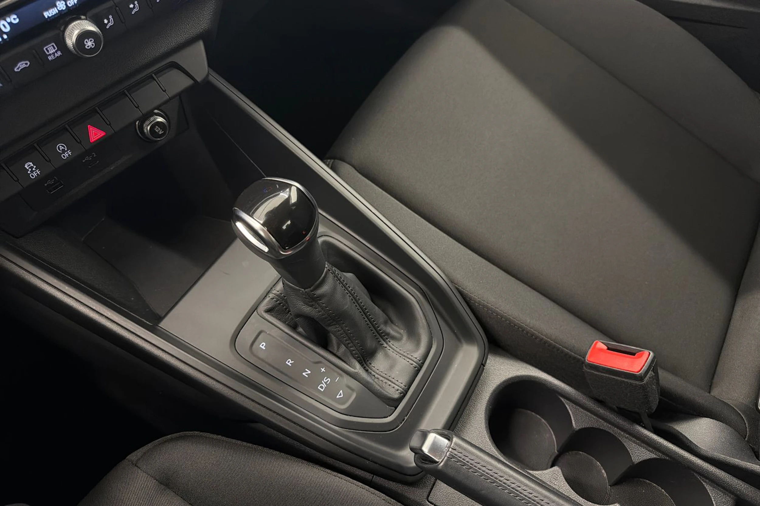 valkoinen Audi A1 2020 kuva 19.