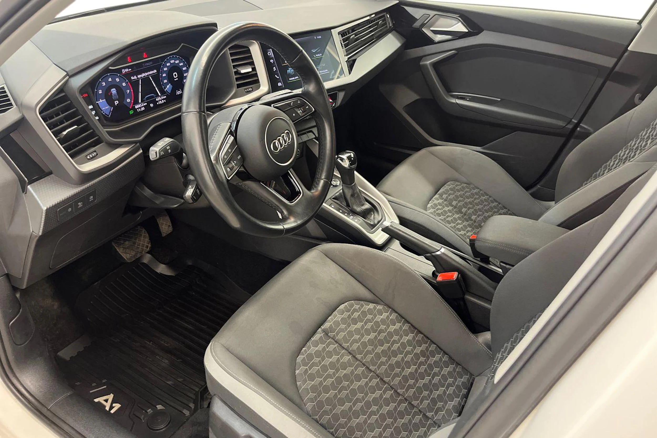 valkoinen Audi A1 2020 kuva 8.