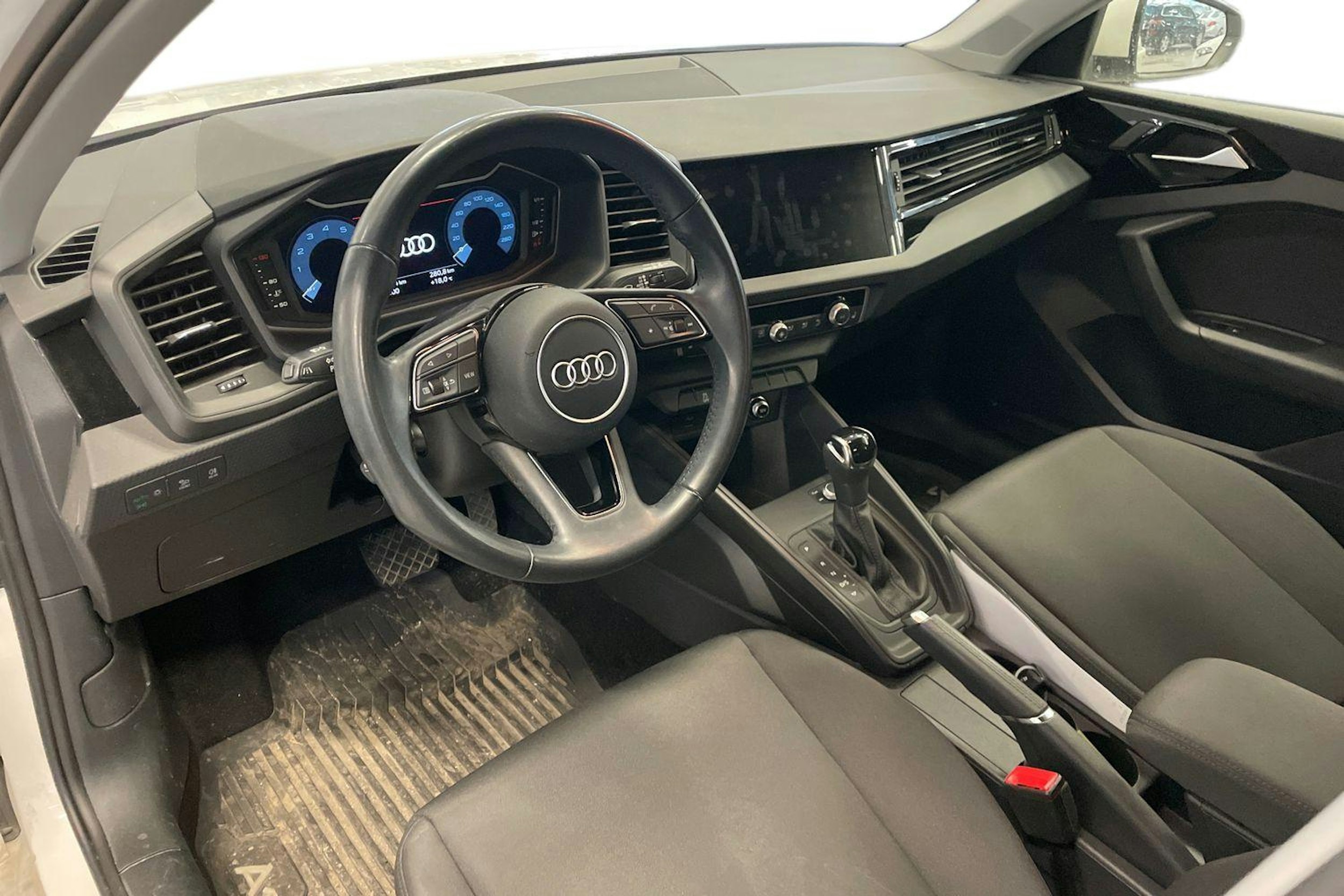 valkoinen Audi A1 2020 kuva 3.