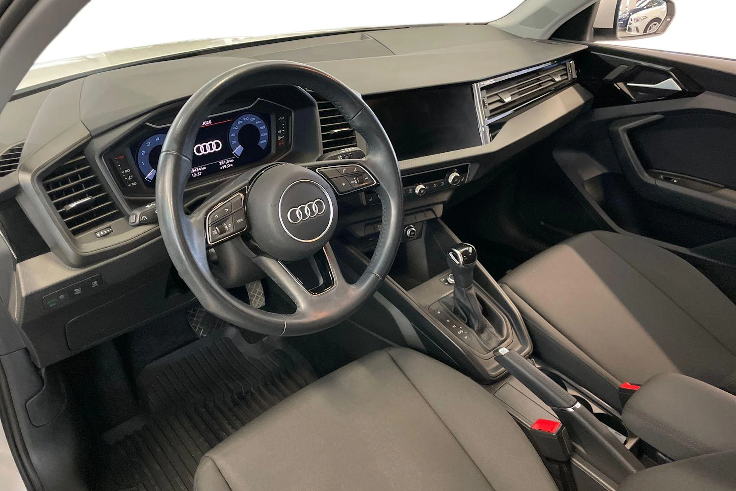 valkoinen Audi A1 2020 kuva 6.