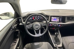 valkoinen Audi A1 2022 kuva 3.
