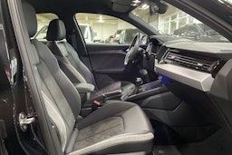 Musta Audi A1 2022 kuva 14.