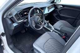 valkoinen Audi A1 2022 kuva 3.