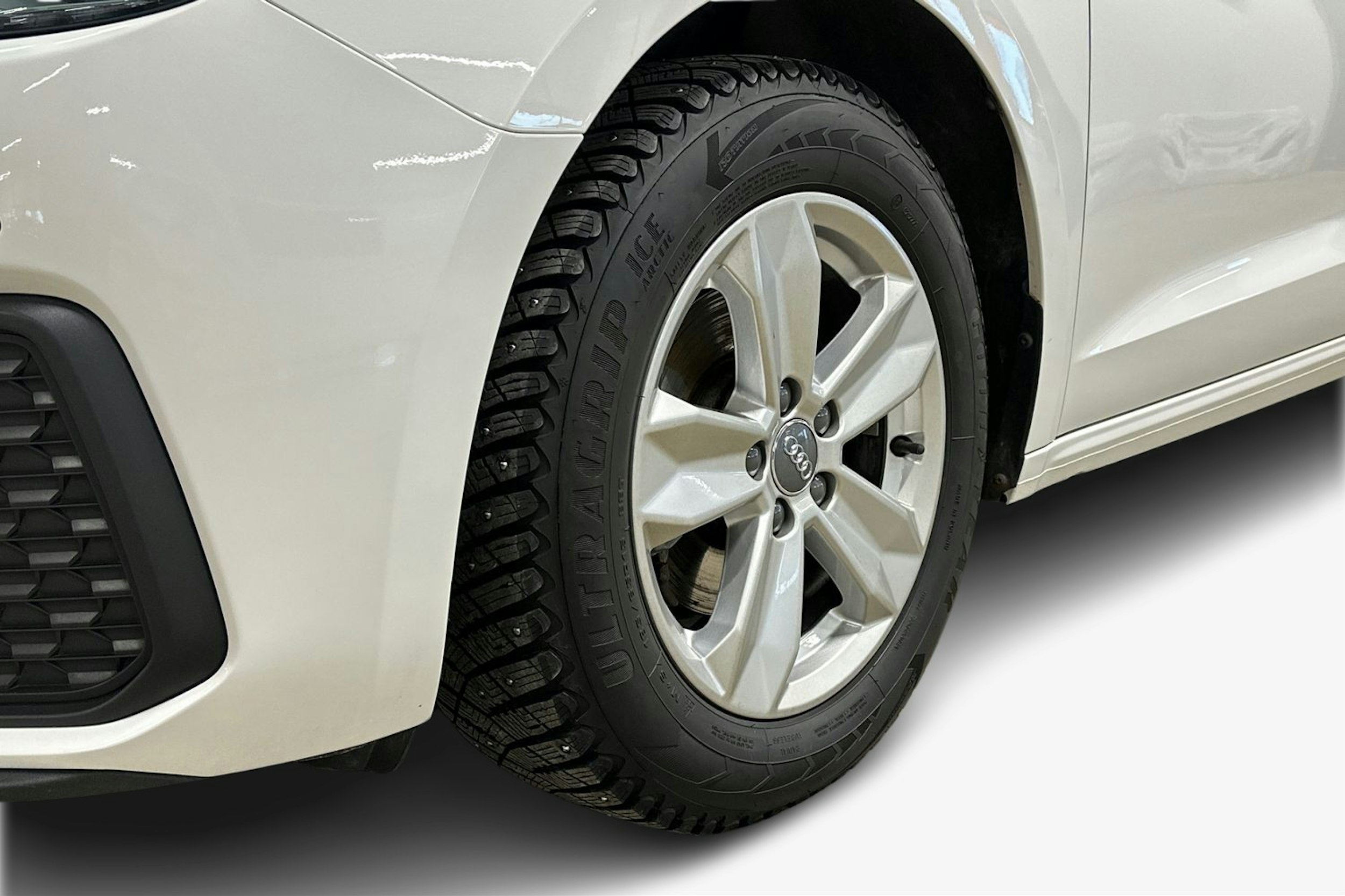 valkoinen Audi A1 2022 kuva 11.