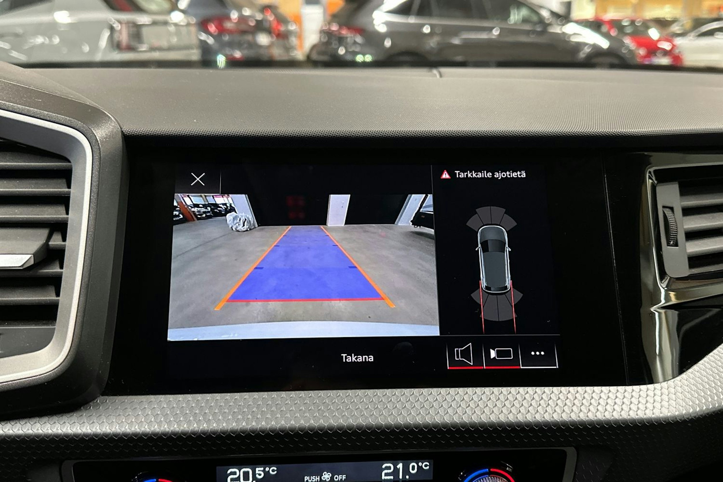 valkoinen Audi A1 2022 kuva 17.