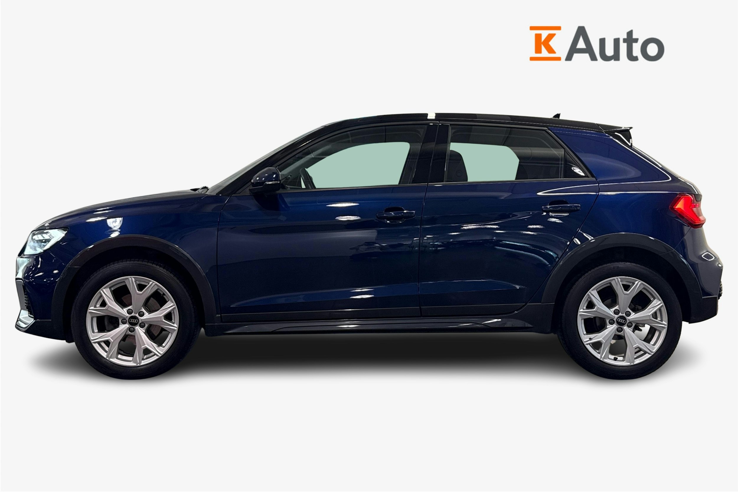 sininen Audi A1 2023 kuva 5.