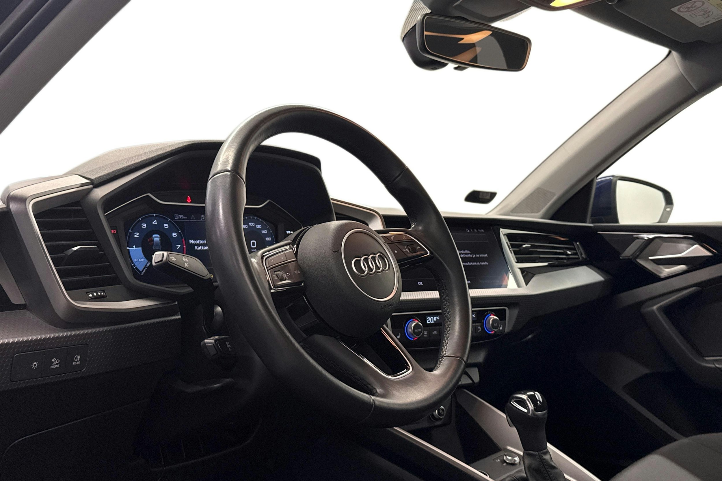 sininen Audi A1 2023 kuva 6.