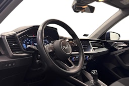 sininen Audi A1 2023 kuva 6.