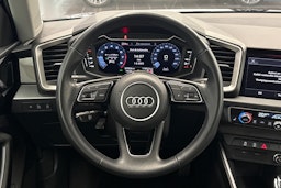 sininen Audi A1 2023 kuva 11.
