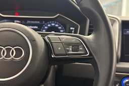 sininen Audi A1 2023 kuva 14.