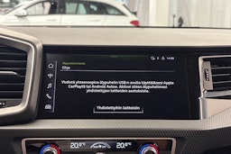 sininen Audi A1 2023 kuva 16.