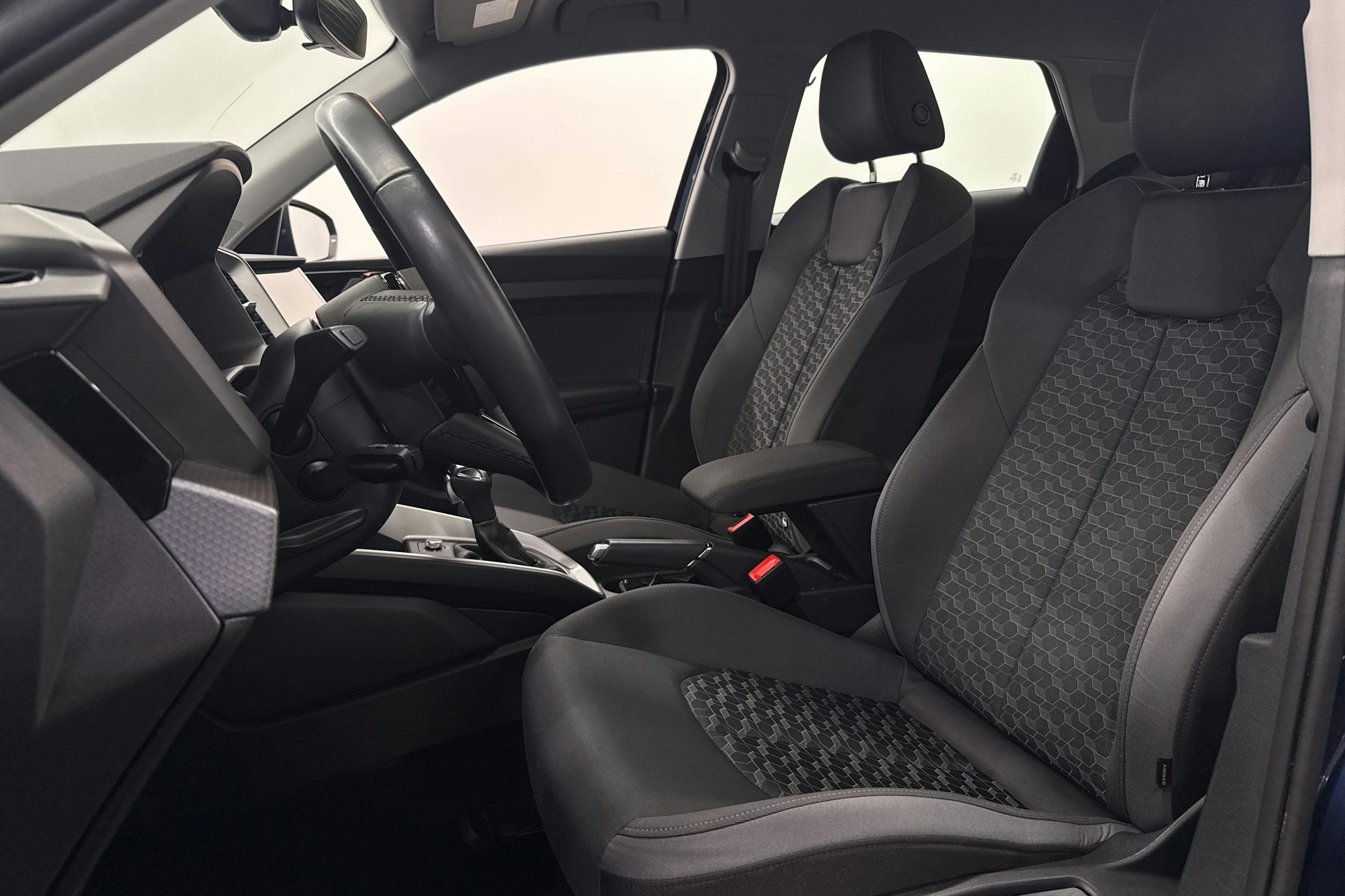 sininen Audi A1 2023 kuva 19.
