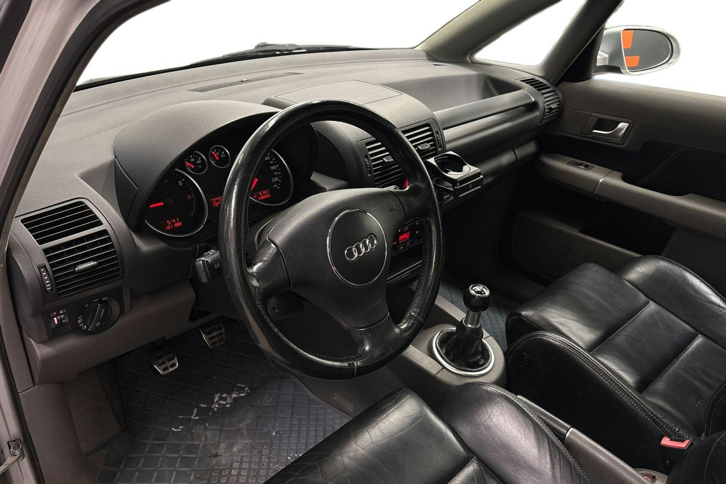 Harmaa Audi A2 2001 kuva 6.