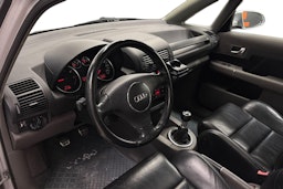 Harmaa Audi A2 2001 kuva 6.