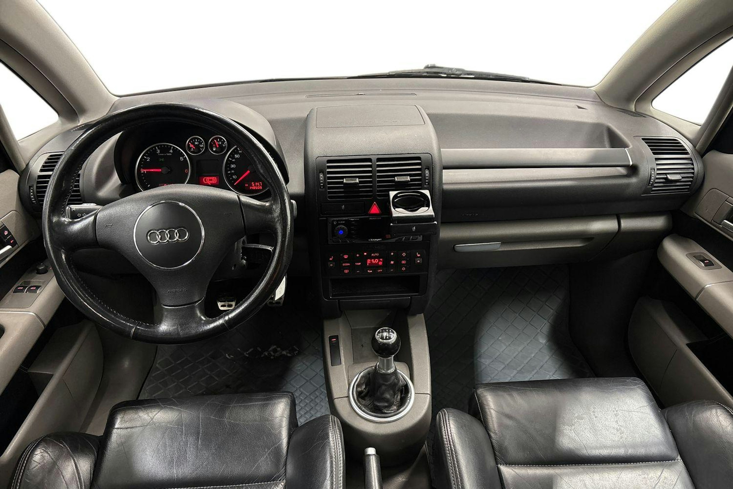 Harmaa Audi A2 2001 kuva 7.