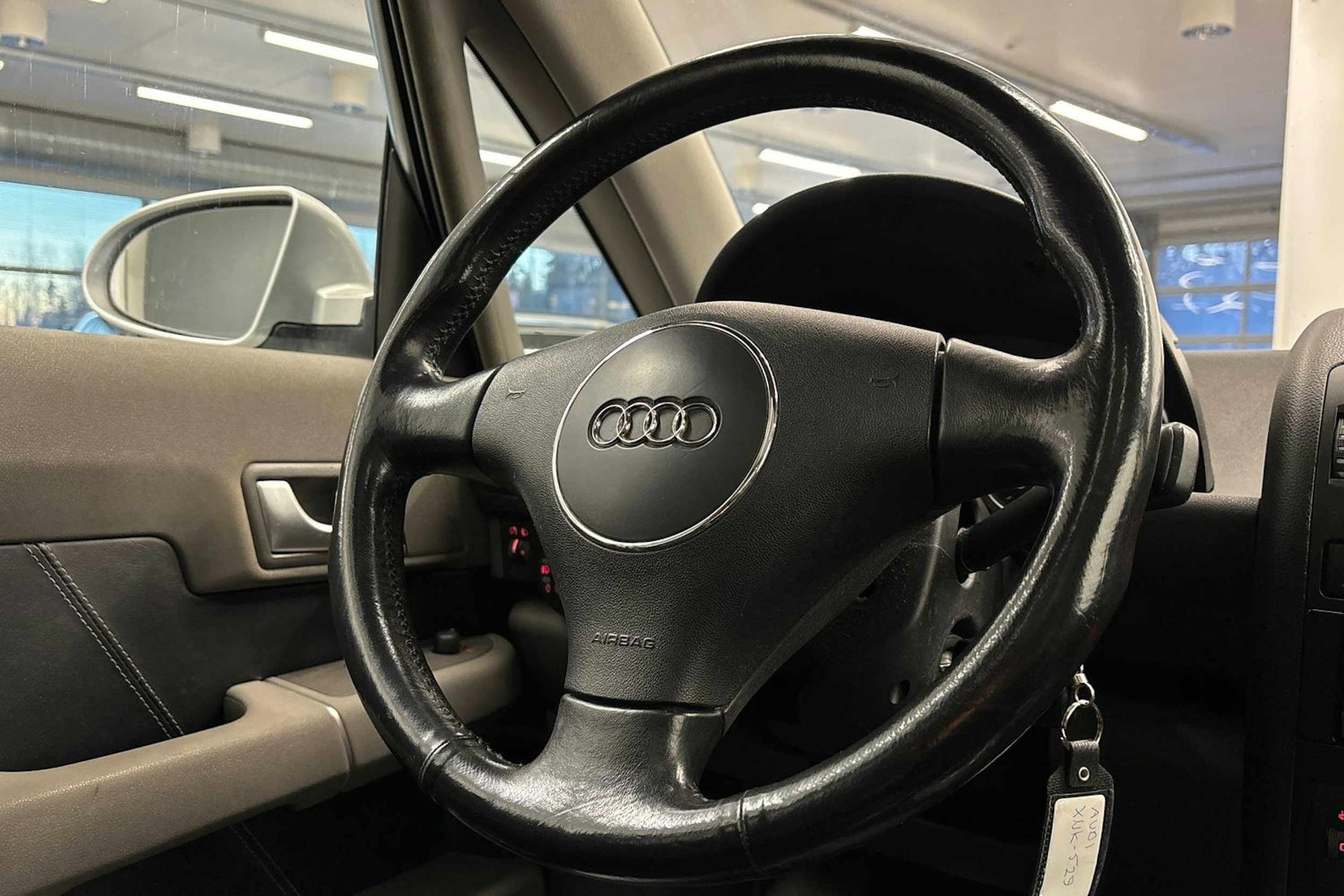Harmaa Audi A2 2001 kuva 14.