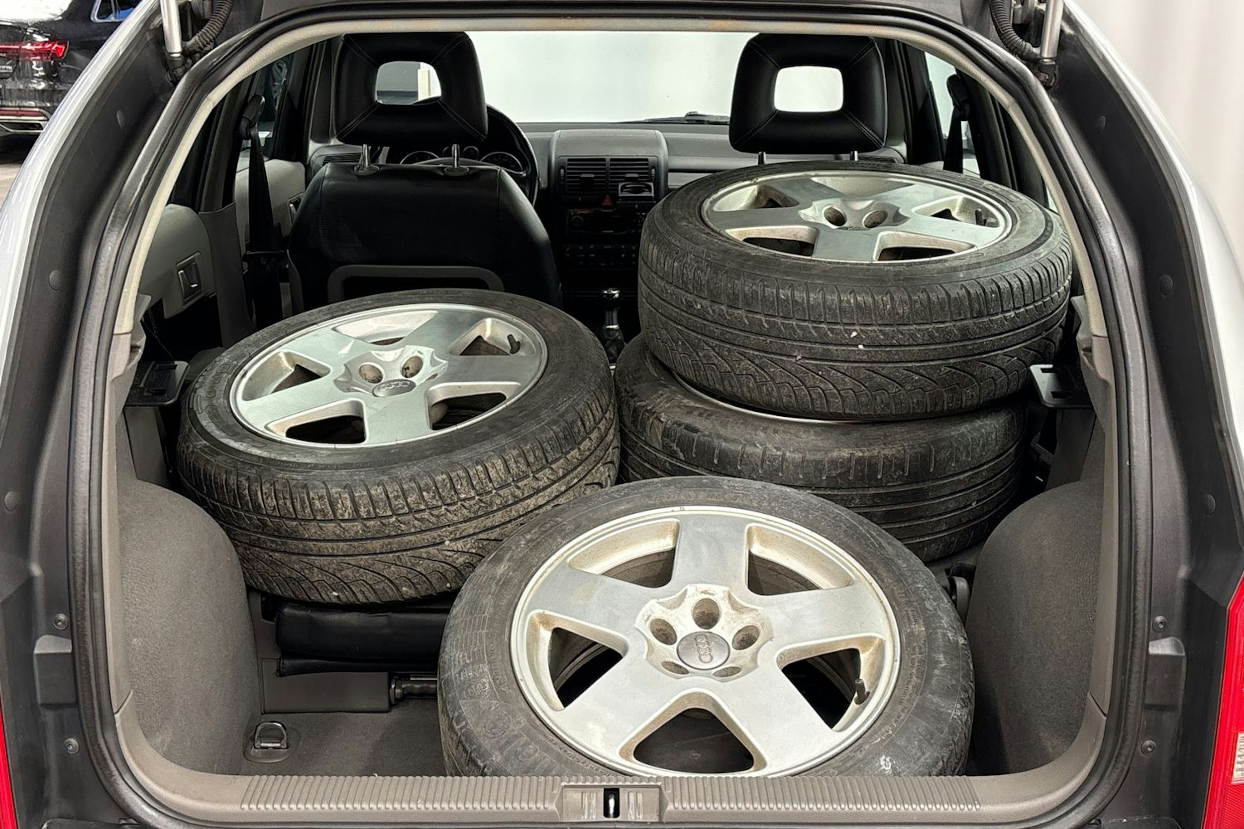 Harmaa Audi A2 2001 kuva 16.