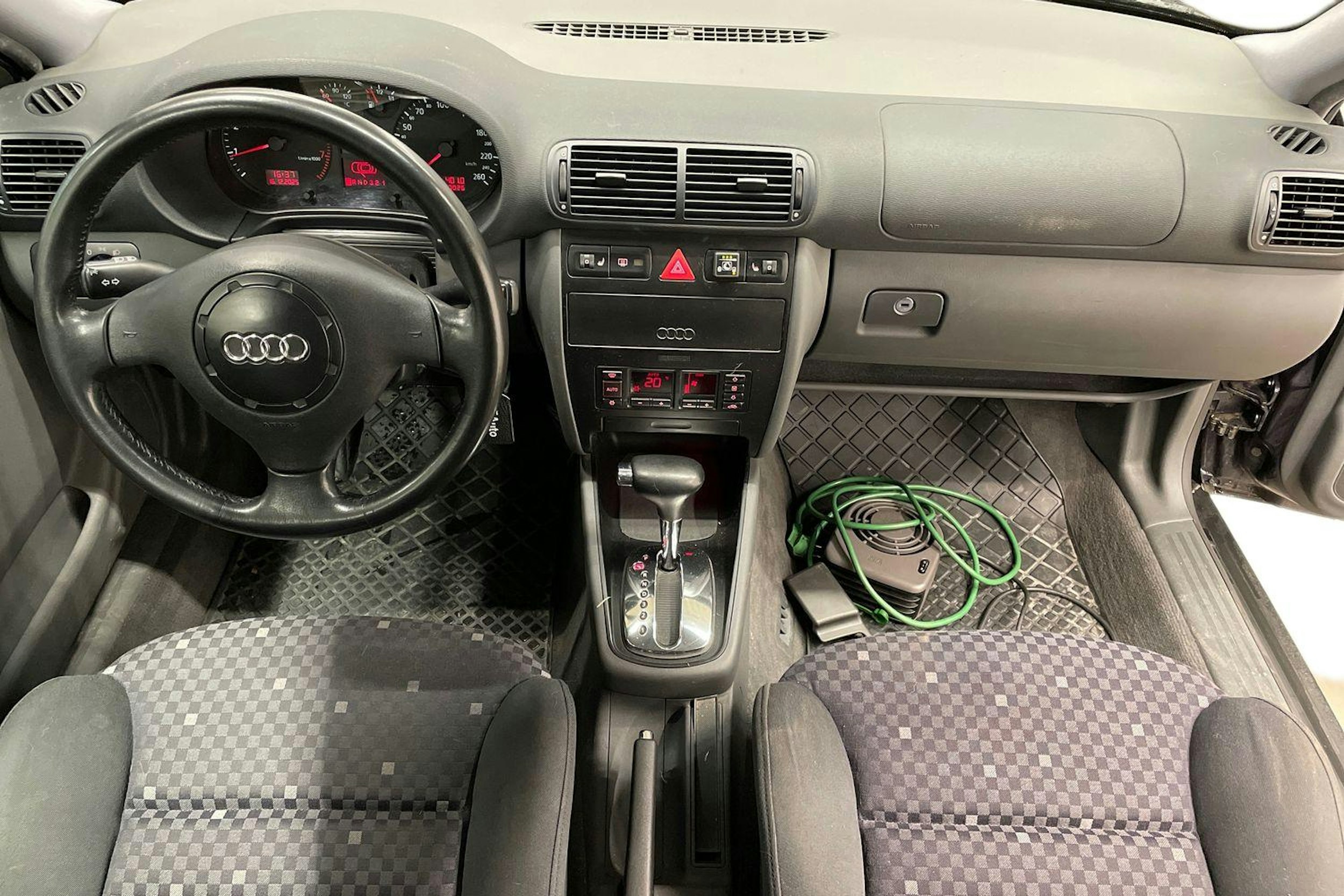 sininen Audi A3 1999 kuva 7.