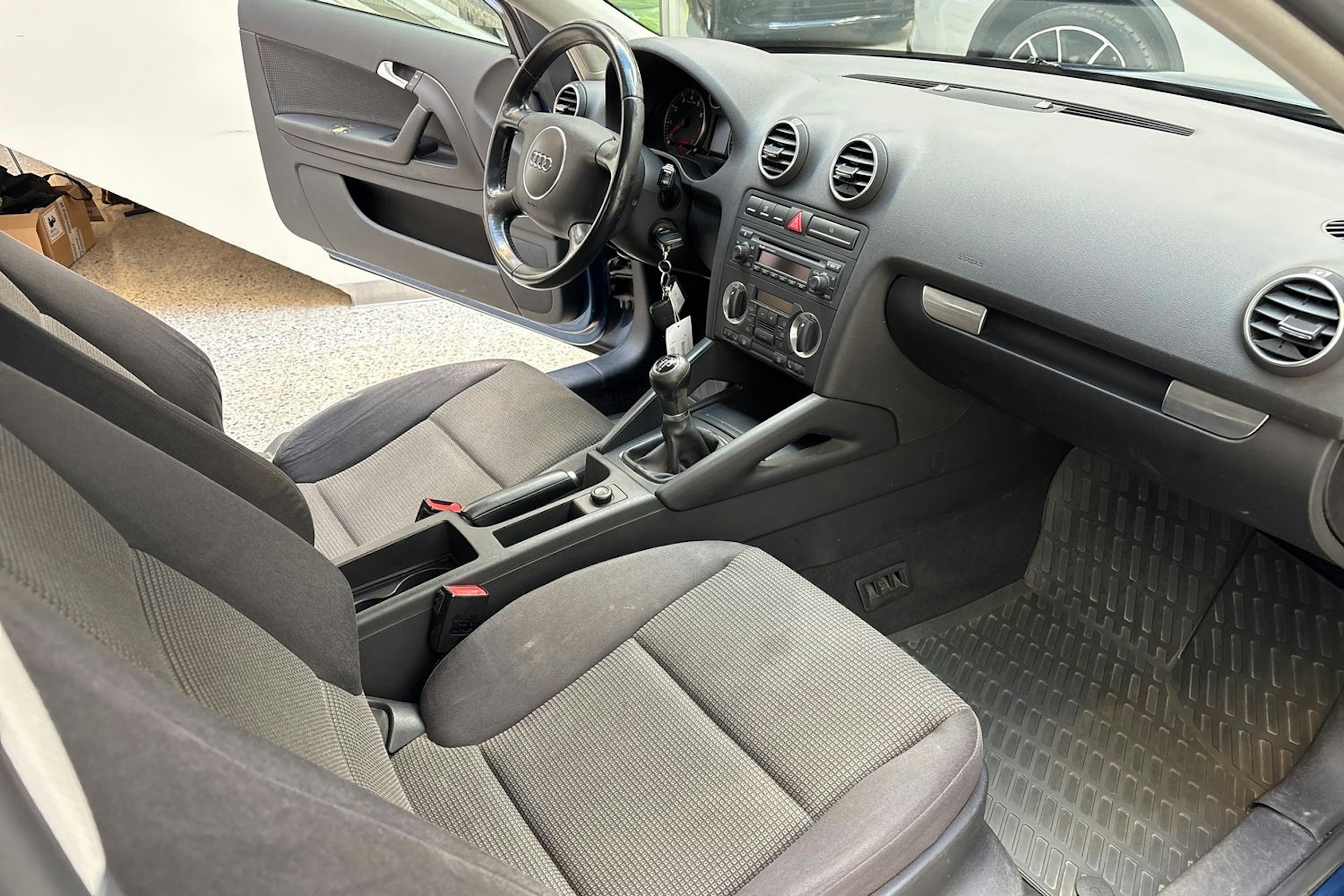 sininen Audi A3 2005 kuva 17.