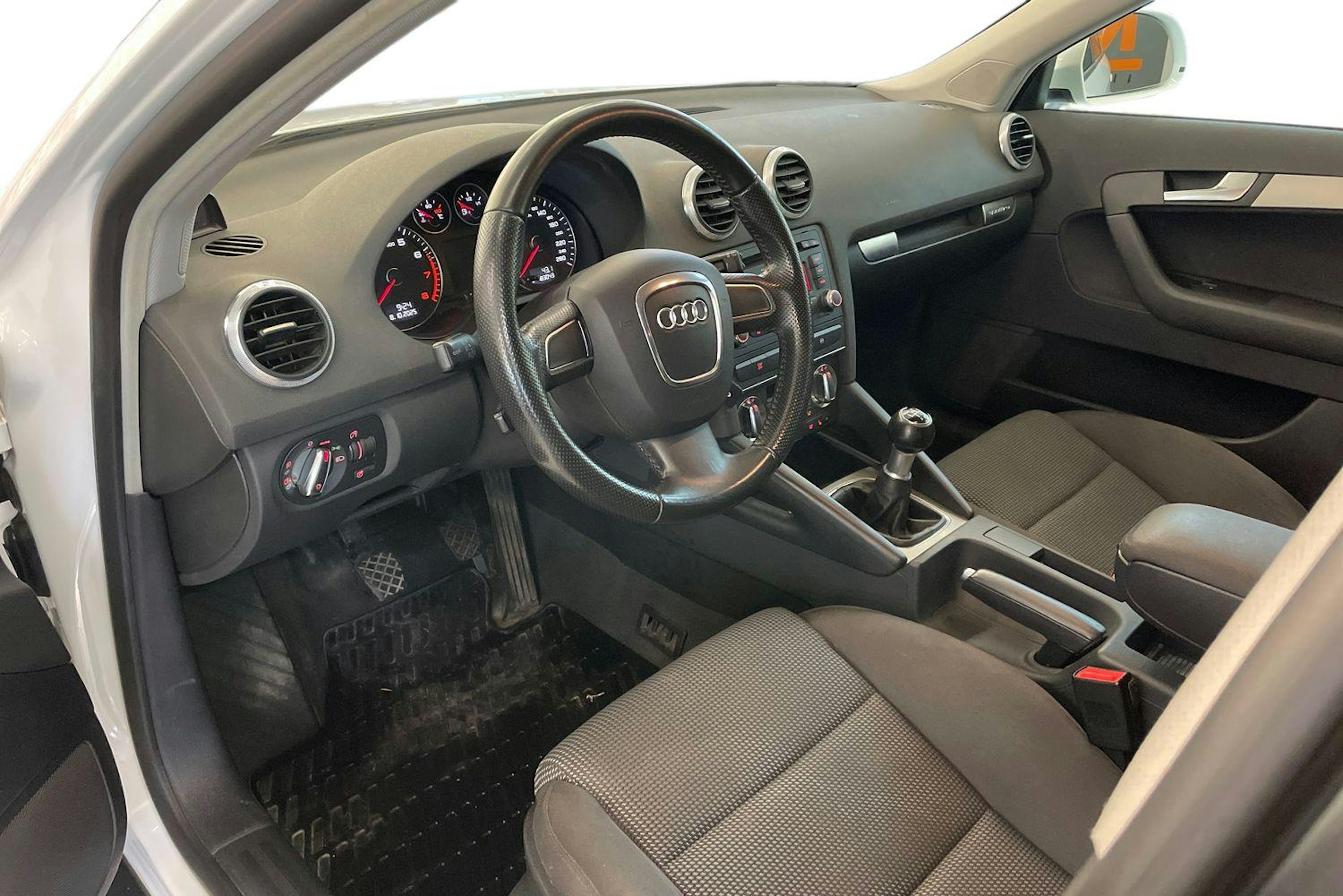 Valkoinen Audi A3 2009 kuva 7.