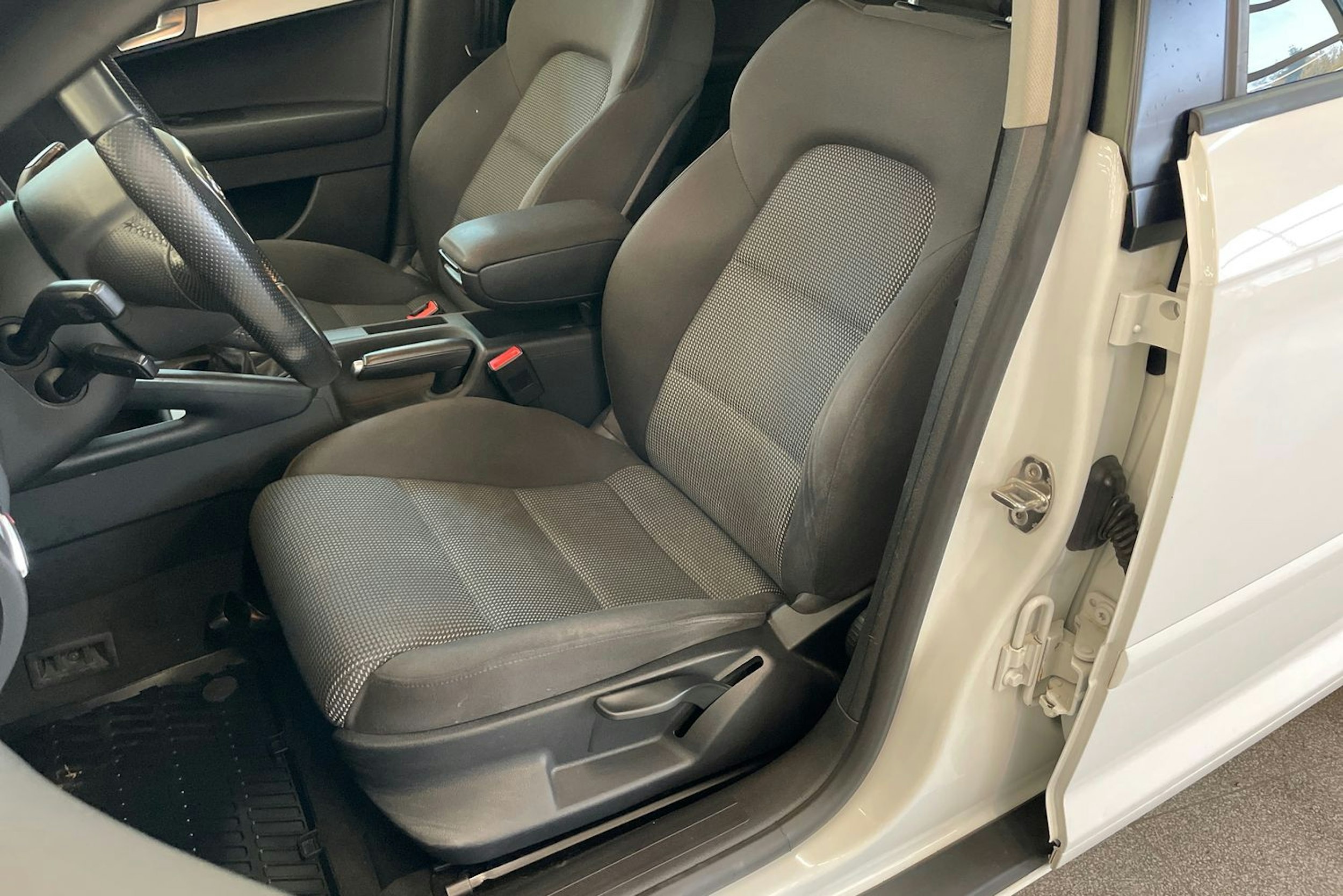 Valkoinen Audi A3 2009 kuva 18.