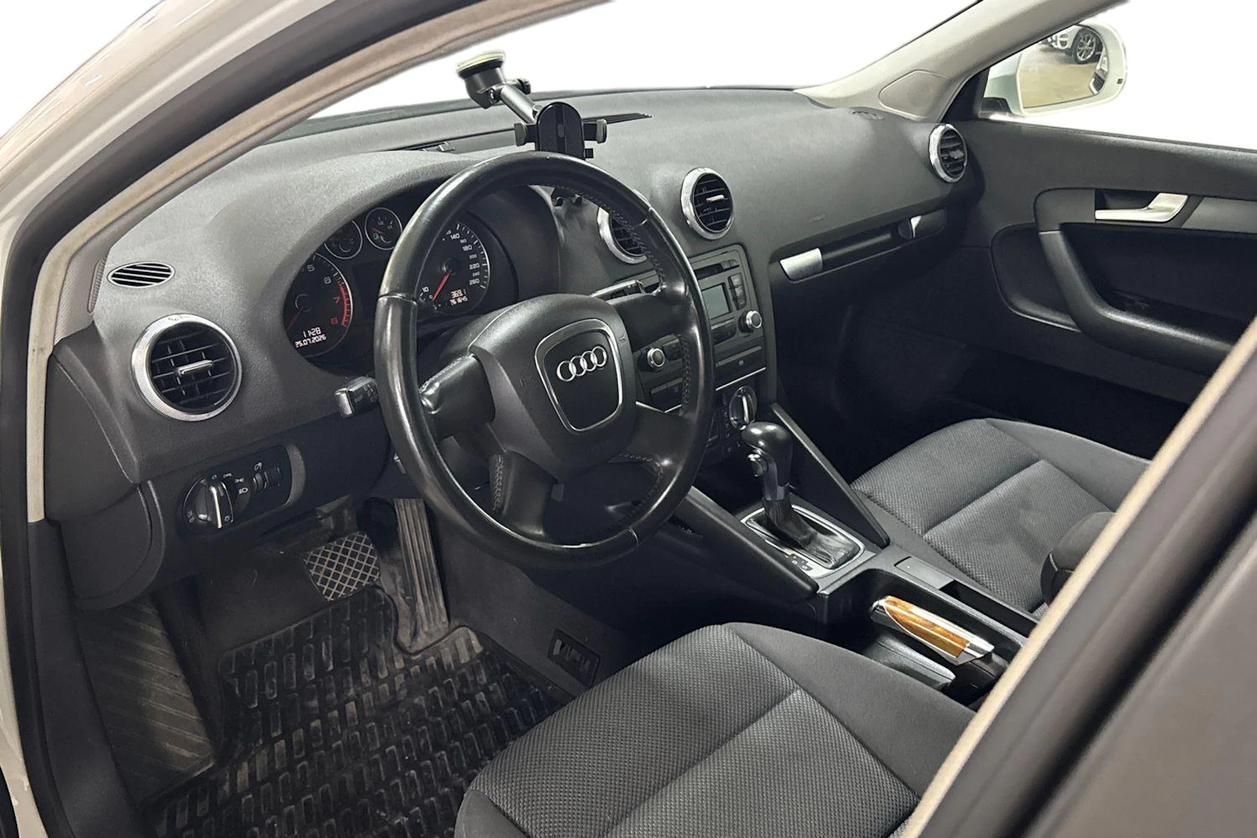 Valkoinen Audi A3 2009 kuva 6.